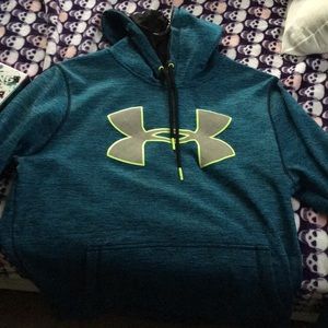 A boys medium hoodie Under armer